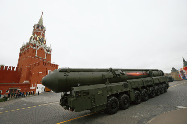 북한이 모방한 것으로 추정되는 러시아 ‘토폴-M’ 미사일.[뉴시스]
