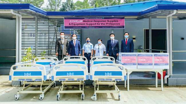 위러브유는 해외 29개국에서 맞춤형 코로나19 방역 지원활동을 전개했다. 필리핀에서는 모듈형 병원에 의료용 침대를 지원했다. [국제위러브유운동본부 제공]