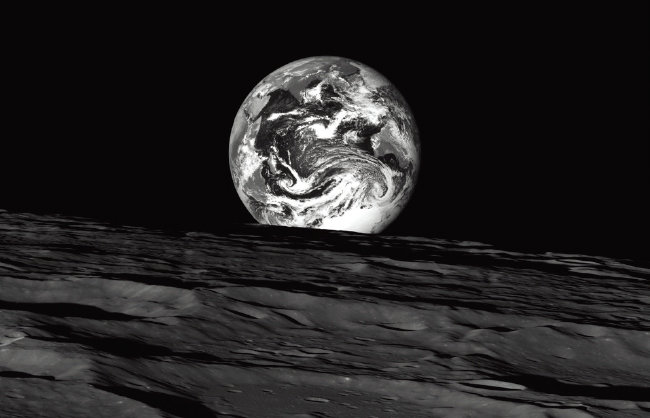 달 궤도 탐사선 다누리가 촬영한 지구 사진. [한국항공우주연구원 제공]