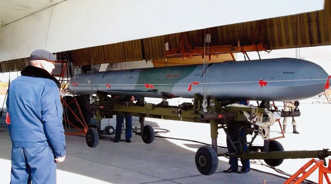 핵탄두를 탑재할 수 있는 러시아 Kh-101 순항미사일. [러시아 국방부 제공]
