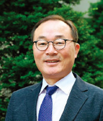 김홍유 경희대 경영대학원 교수.