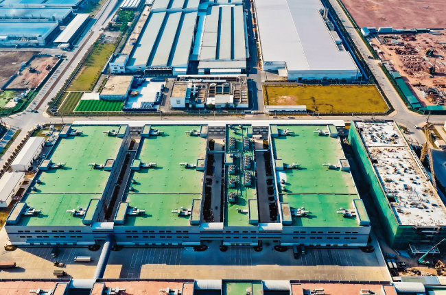 미국 빅테크 기업 애플의 최대 협력업체인 대만 폭스콘의 베트남 박장성 공장 전경. [RIONS VN]
