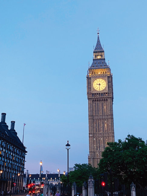 ‘빅 벤’으로 불리던 국회의사당 시계탑은 2012년 엘리자베스 2세 여왕의 즉위 60주년을 기념해 ‘엘리자베스 타워’로 이름이 바뀌었다. [박진희 제공]