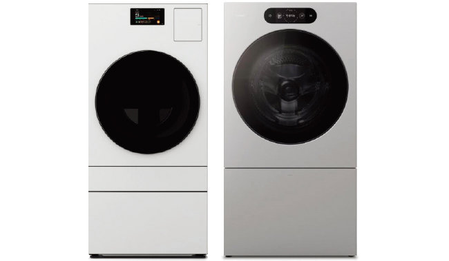 삼성전자(왼쪽)와 LG전자는 IFA에서 나란히 세탁과 건조를 한 번에 해결할 수 있는 세탁건조기를 공개했다. [삼성전자 제공, LG전자 제공]