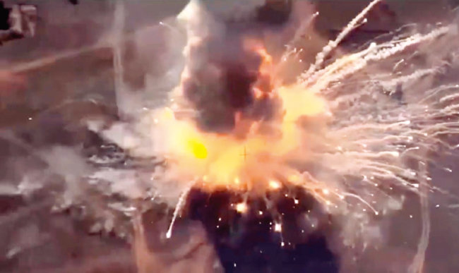 우크라이나군 당국이 러시아군의 S-400을 파괴했다며 공개한 영상 속 장면. [우크라이나 국방부 제공]