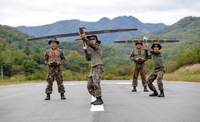한국 육군 드론봇전투단이 훈련하고 있다. [육군 제공]