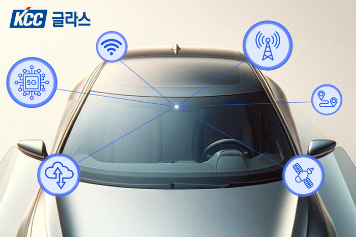 KCC글라스가 LG전자와 협력해 투명 안테나가 적용된 차량용 유리를 선보일 예정이다. [KCC 글라스 제공]