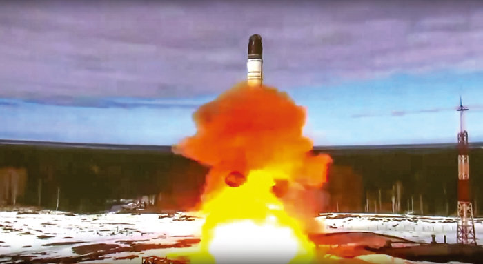 러시아 플레세츠크 우주기지에서 2022년 4월 20일(현지 시간) 차세대 대륙간탄도미사일(ICBM) 사르마트가 시험발사됐다. [뉴시스]