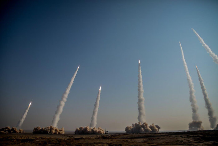 2021년 1월 15일  이란혁명수비대(IRGC)가 탄도미사일 발사 훈련을 하고 있다. [IRGC]