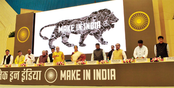 나렌드라 모디 인도 총리(앞줄 왼쪽에서 다섯 번째)는 4월 19일부터 시작되는 총선을 앞두고 제2의 메이크 인 인디아 정책을 추진하려 한다. [인도 정부 제공]