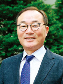 김홍유(심사위원장·경희대 경영대학원 교수)