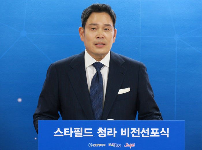 본업 경쟁력 강화로 이마트 실적 개선을 주도한 정용진 신세계그룹 회장. [뉴시스]