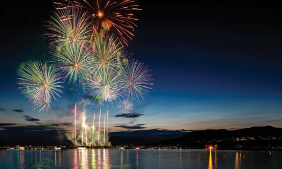 여름이면 해안가를 배경으로 펼쳐지는 밴쿠버불꽃축제. GETTYIMAGES