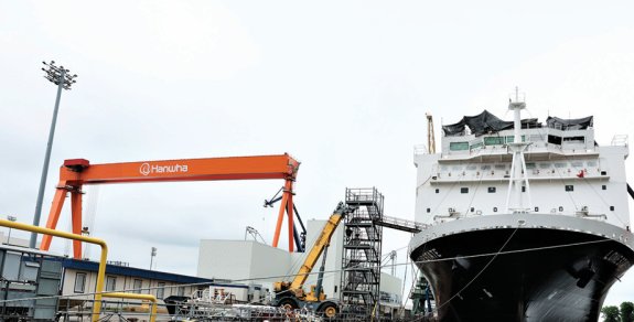 미국 펜실베이니아주에 있는 한화 필리조선소에서 7월 16일(현지 시간) 미 해사청이 발주한 국가안보다목적선박 건조 작업의 마무리 공정이 진행되고 있다. 뉴스1