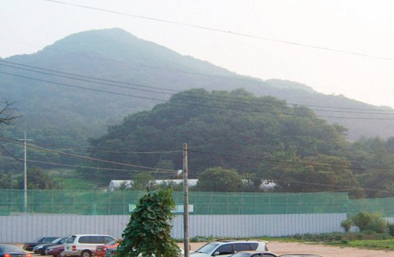 앞산이 알 모양으로 생긴 경기 의왕 B 음식점. 박정해 제공