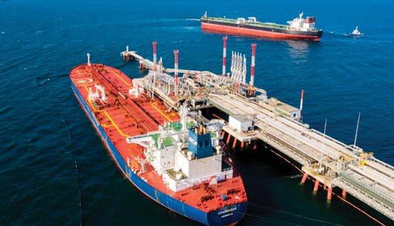 러시아 유조선이 중국에 수출할 원유를 싣고 있다. 트랜스네프트 제공