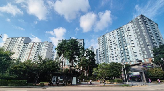 8월에 전세 매물이 한 건도 나오지 않은 서울 송파구 한 아파트 단지. 윤채원 기자