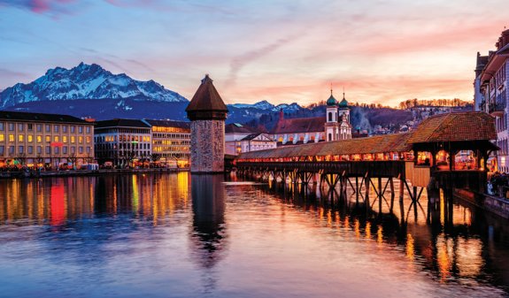 유럽에서 가장 오래된 목조 다리인 카펠교. GETTYIMAGES 