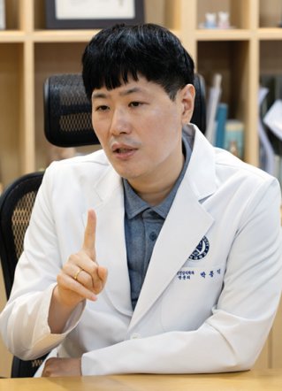 박종석 연세봄정신건강의학과의원 대표원장은 책 ‘살려주식시오’ ‘구로동 주식 클럽’ 등을 썼다.  조영철 기자 