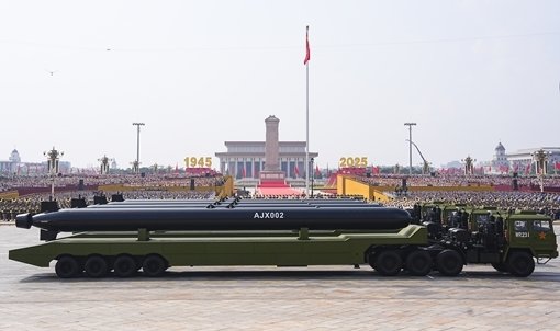 길이가 18m를 넘는 중국 초대형 무인잠수정(XLUUV) ‘AJX-002’. 뉴시스