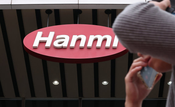 비만치료제 개발 관련 연구 발표로 주목받고 있는 한미약품 로고. 한미약품 제공