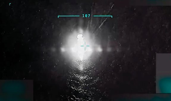 트럼프 대통령은 9월 2일(현지 시간) 소셜네트워크서비스 트루스소셜 계정에 베네수엘라 소형 보트가 미군의 미사일 공격을 받고 침몰하는 동영상을 게시했다.  트루스소셜 캡처 