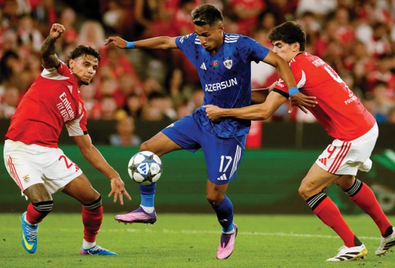 9월 16일(현지 시간) 포르투갈 프리메이라리가 SL 벤피카 홈구장에서 열린 2025∼2026시즌 유럽축구연맹 챔피언스리그 리그 페이즈에서 아제르바이잔 카라바흐 FK가 벤피카에 3-2로 승리했다. 뉴시스