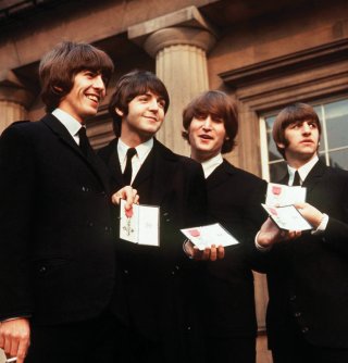 영국 출신 밴드 비틀스. 비틀스는 사망한 멤버 존 레넌(왼쪽에서 두 번째)의 1970년대 데모 녹음을 사용해 2023년 마지막 신곡 ‘나우 앤드 덴(Now And Then)’을 발표했다. 뉴시스 