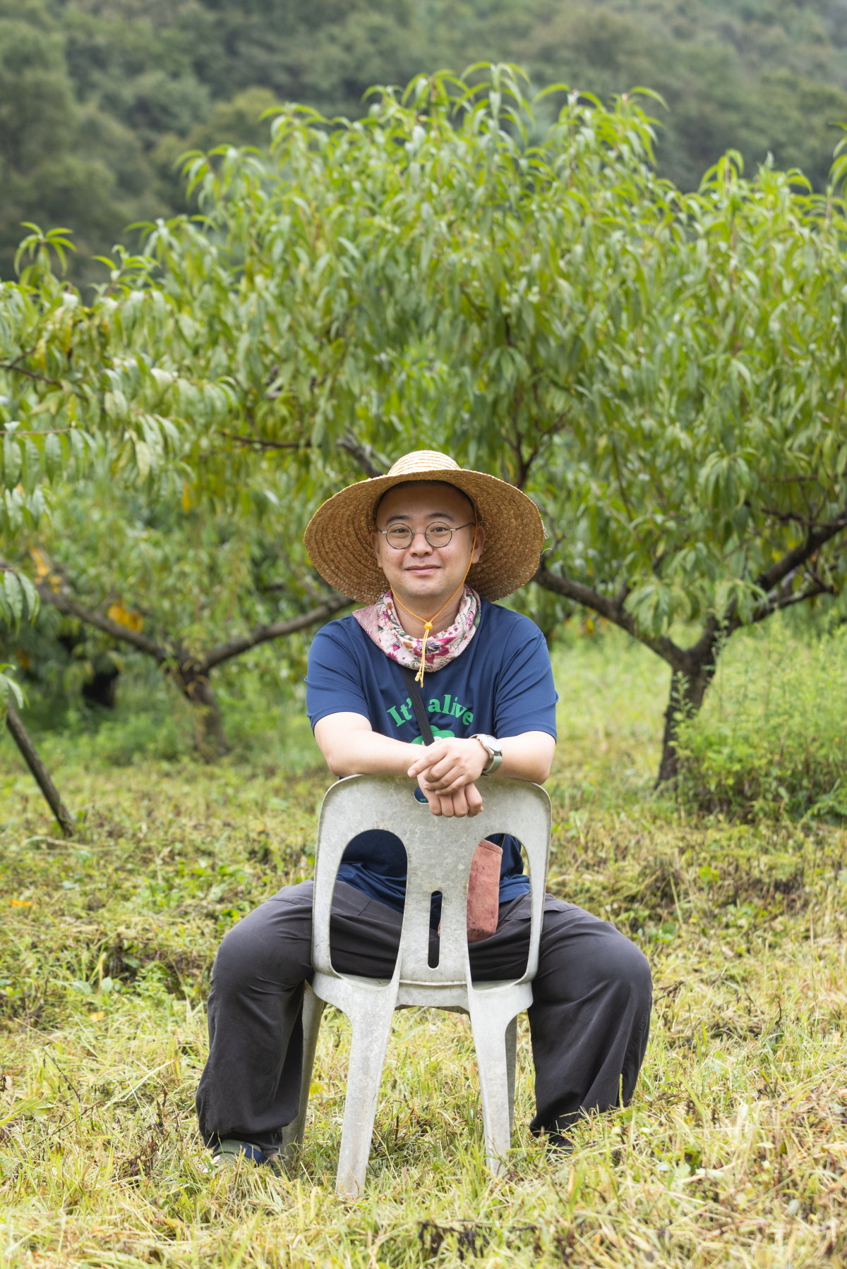 충북 괴산에서 쑥, 복숭아 등을 키우는 청년 농부 선무영 씨. 이상윤