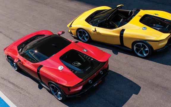 페라리의 ‘849 테스타로사’(왼쪽)와 ‘849 테스타로사 스파이더’. 페라리 제공 