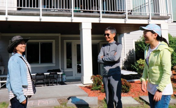 1989년 캐나다로 이민 온 뒤 11년째 ‘등록 장애인 저축 계좌(RDSP)’에 저축하고 있는 로즈 씨(오른쪽)와 가족. 푸르메재단 제공 