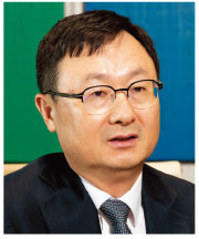 이명철 변호사. 이상윤