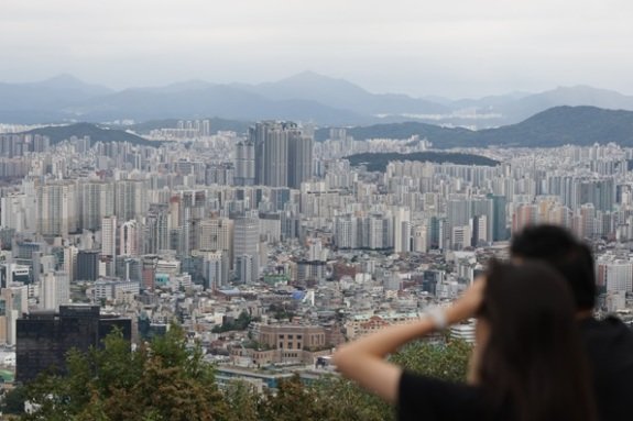 서울 남산에서 바라본 서울 아파트 단지. 동아DB