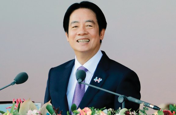 라이칭더 대만 총통이 10월 10일(현지 시간) 타이베이 총통 관저 앞에서 열린 제114회 쌍십절 기념식에 참석해 연설하고 있다. 뉴시스