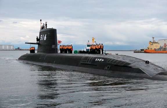 일본 해상자위대의 최신형 다이게이급 4번함 라이게이호가 출항하고 있다. 일본 해상자위대 제공 