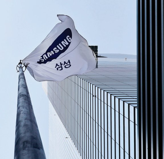 삼성전자 주가가 10만 원을 돌파해 주가 기대감이 커지고 있다. 동아DB