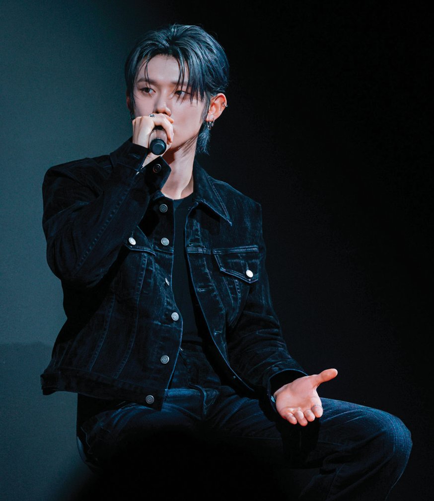 솔로 미니앨범 ‘노 레이블스: 파트 01(NO LABELS: PART 01)’을 발표한 투모로우바이투게더 멤버 연준. 빅히트뮤직 제공