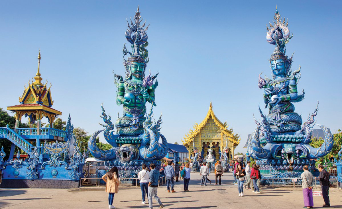 푸른 외관과 정교한 장식이 어우러진  블루 템플. GETTYIMAGES