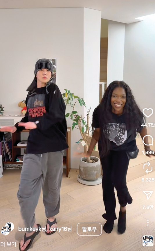 안무가 카니와 샤이니 멤버 키가 한 ‘매끈매끈하다 매끈매끈한’ 챌린지. 인스타그램 bumkeyk’ 계정 캡처