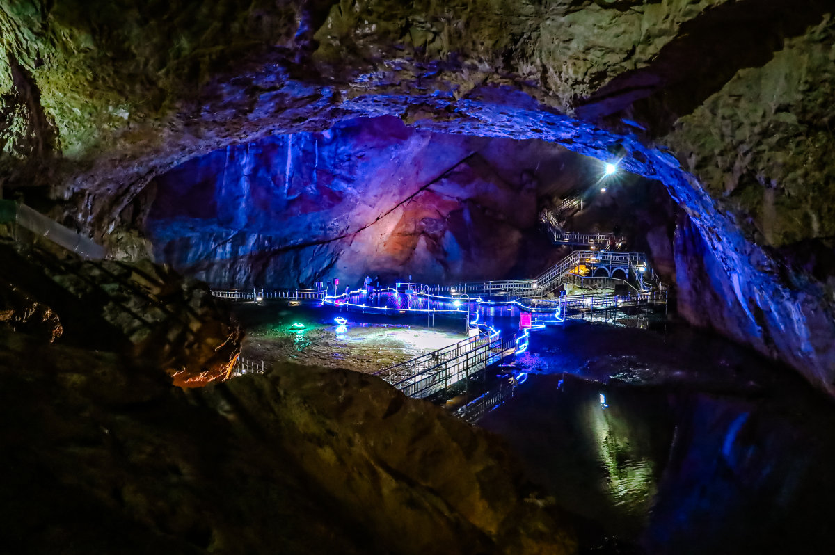 한겨울에도 내부 온도 10℃ 안팎을 유지하는 삼척 환선굴. 삼척시 제공