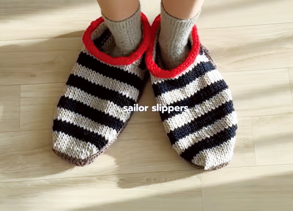 Z세대 사이에서 직접 뜬 세일러 슬리퍼가 유행이다. 유튜브 채널 ‘뜨내기 knit’ 캡처 