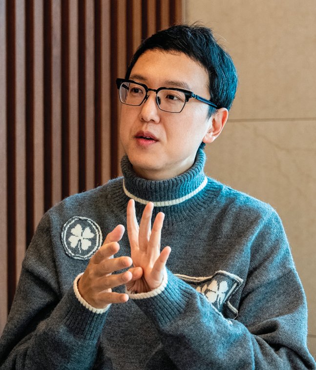 ‘서울 자가에 대기업 다니는 김 부장 이야기’ 원작자이자 200억 원대 자산가인 송희구 작가. 홍태식