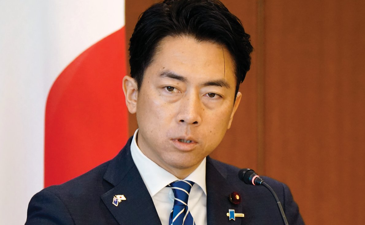 고이즈미 신지로 일본 방위상이 12월 7일 도쿄 방위성에서 기자회견을 하고 있다. 뉴시스