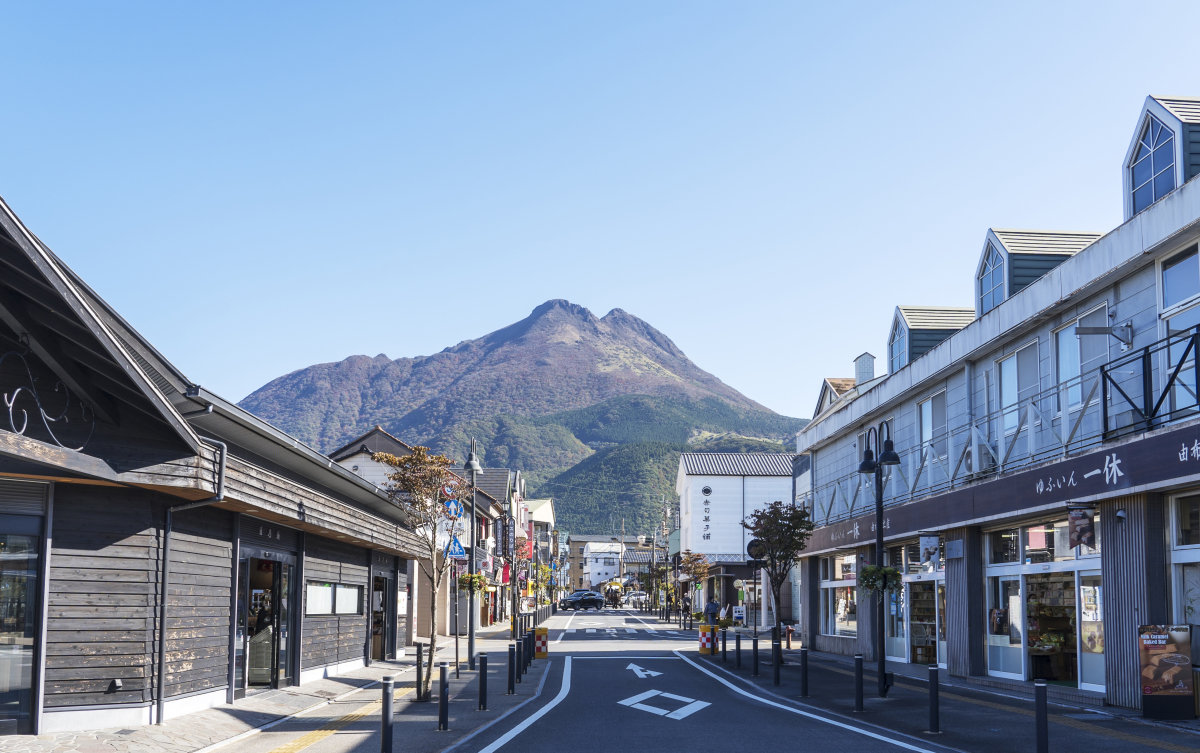 유후인의 매력을 가장 잘 보여주는 유노츠보 거리. GETTYIMAGES