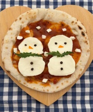 Z세대 연말 콘텐츠로 유행하는 눈사람 피자 만들기. 인스타그램 ‘auvert__’ 계정 캡처
