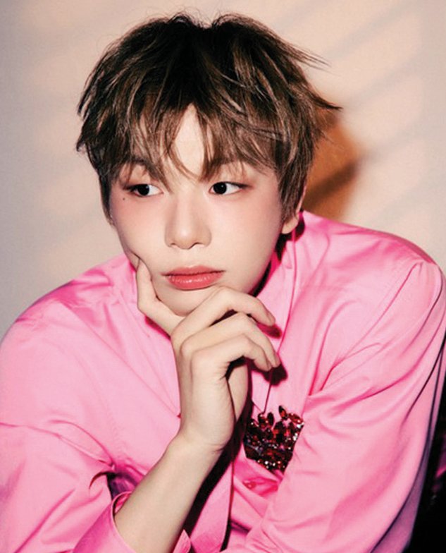 가사 전체가 영어로 된 미니앨범 ‘펄스페이즈’를 발표한 가수 강다니엘. 에이라 제공