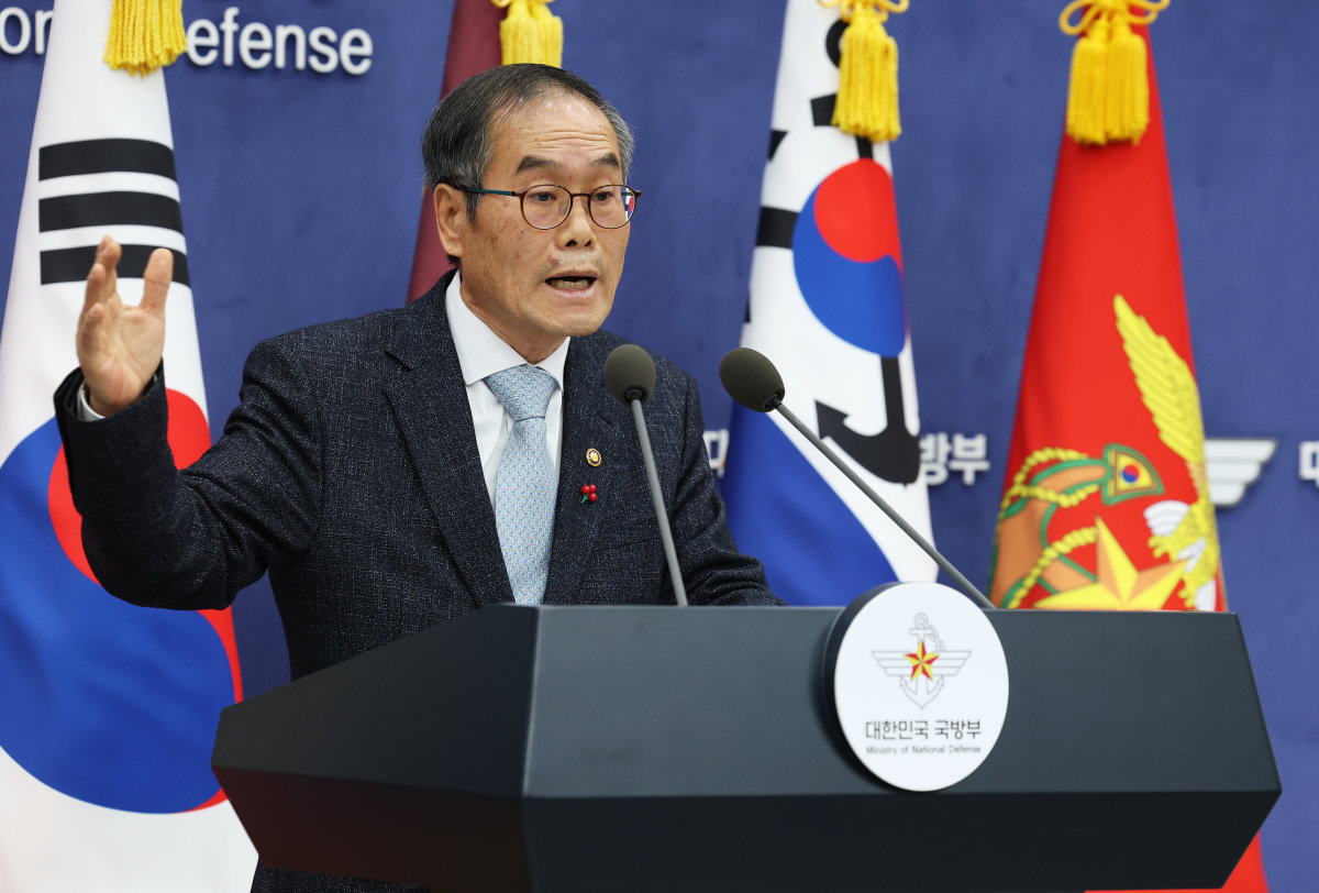 이용철 방위사업청장이 12월 24일 한국형 차기 구축함(KDDX) 사업 관련 브리핑을 하고 있다. 뉴스1
