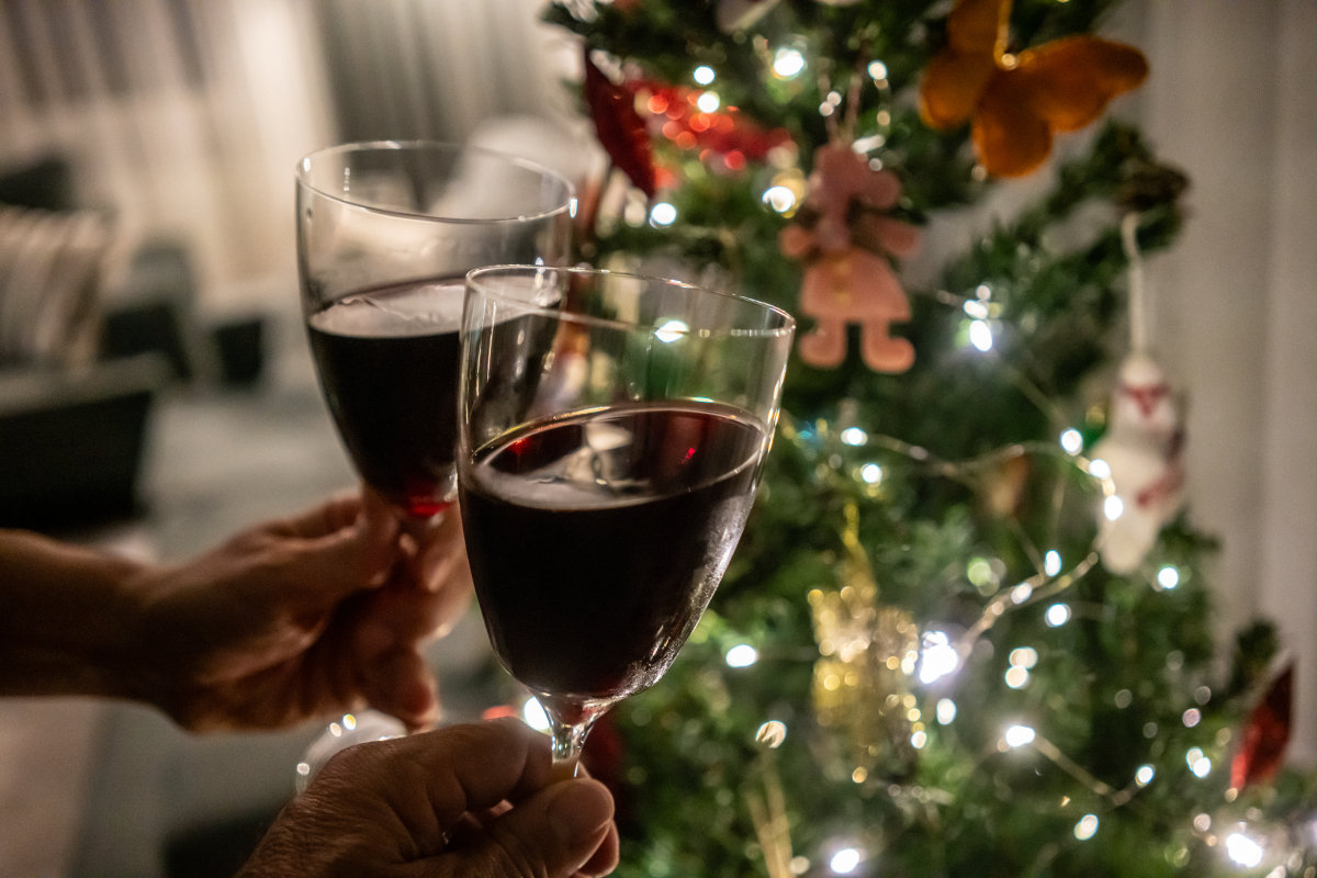 최근 생성형 인공지능이 쇼핑 기능을 장착하고 이용자의 소비 결정에 개입하기 시작했다. Z세대 기자가 크리스마스 선물과 연말 파티를 가정해 두 검색엔진의 성능을 비교했다. GETTYIMAGES