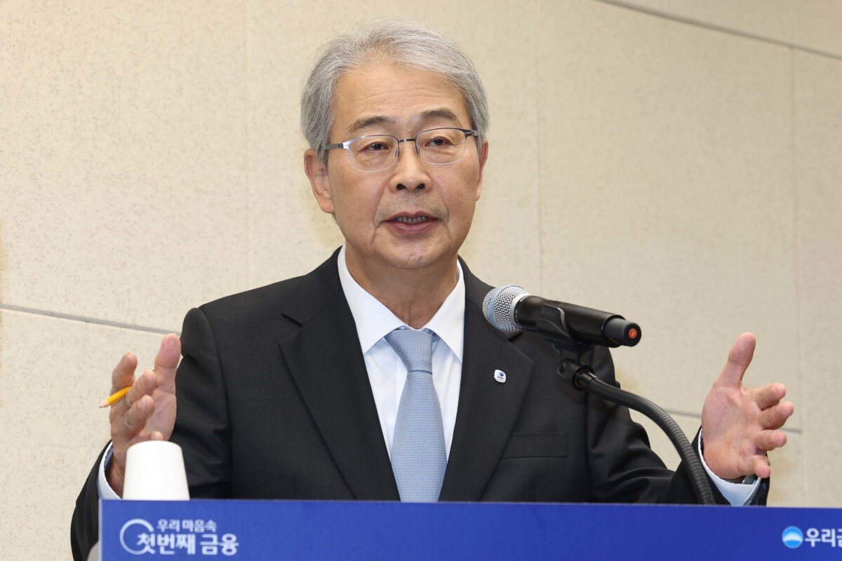 임종룡 우리금융지주 회장이 지난해 12월 29일 서울 중구 우리은행 본점에서 ‘우리금융 미래동반성장 프로젝트’ 관련 브리핑을 하고 있다. 뉴스1 