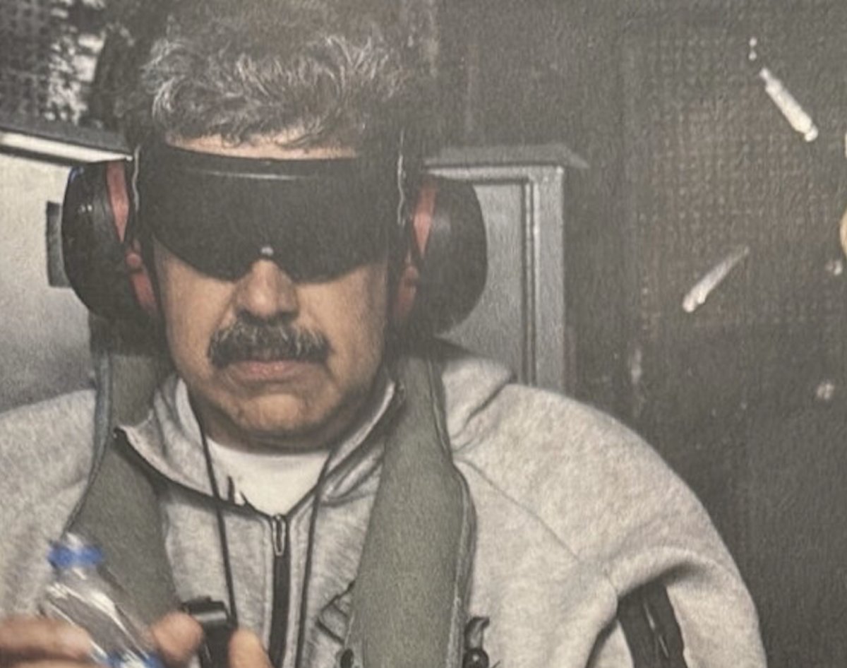 도널드 트럼프 미국 대통령은 1월 3일(현지 시간) 소셜미디어 트루스소셜에 “니콜라스 마두로가 미 해군 이오지마함에 탑승 중이다”라며 사진을 게재했다. 도널드 트럼프 트루스소셜 계정